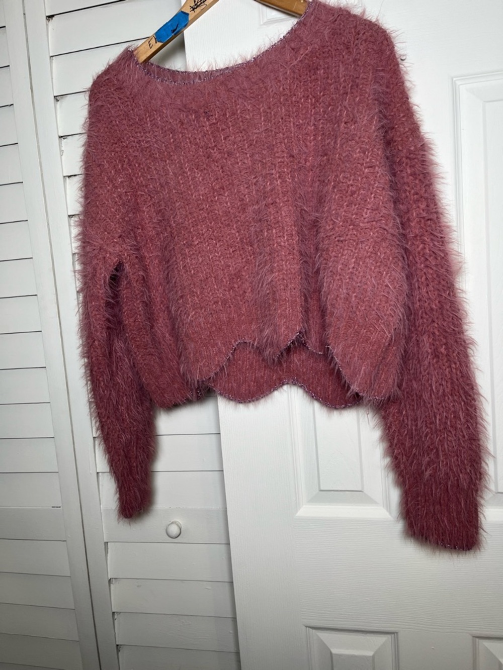 Ivory Rose Pink Eyelash Knit Scalloped Hem Crop Sweater Size Medium - Picture 4 of 17